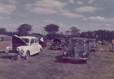 PYC 189 & NOM 700 at Honiton Hill 1977.jpg